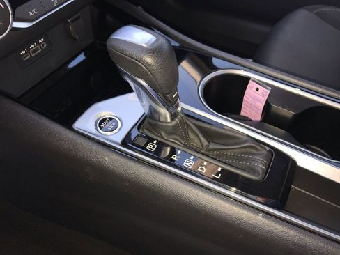 Used 2024 Nissan Altima 2.5 SV FWD image 19