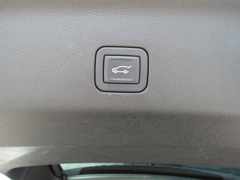 Used 2025 GMC Yukon XL AT4 Ultimate AWD/4WD image 44