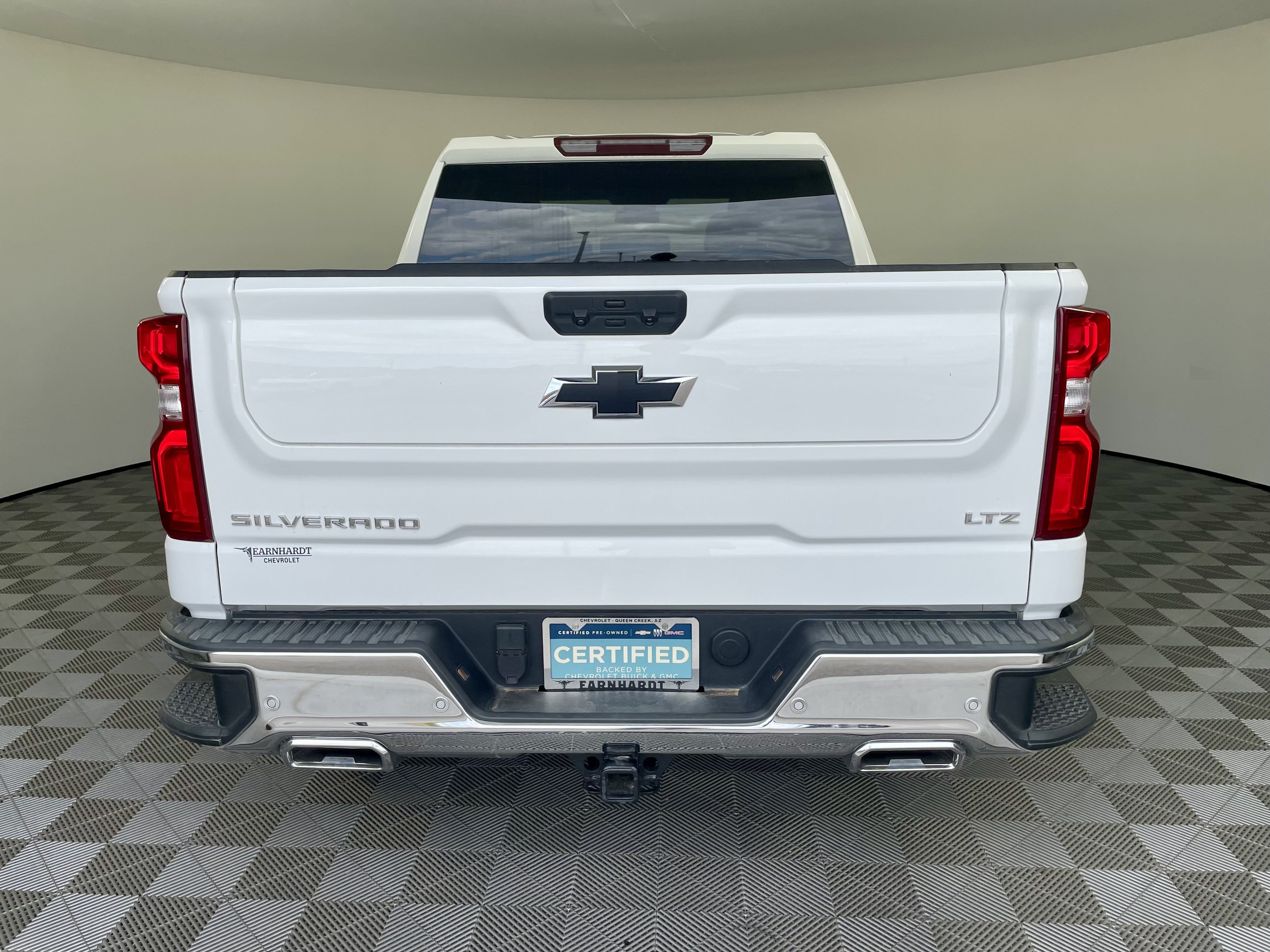 Used 2025 Chevrolet Silverado 1500 LTZ AWD/4WD image 3