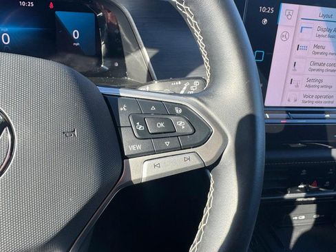 Used 2025 Volkswagen Atlas Cross Sport SE image 14