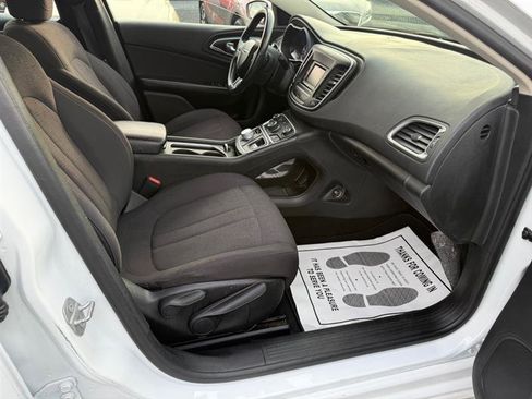 Used 2015 Chrysler 200 Limited w/ Convenience Group image 27