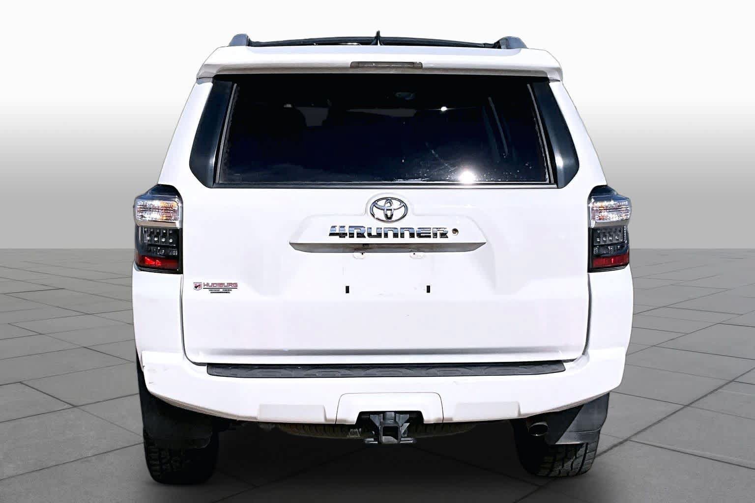 Used 2018 Toyota 4Runner SR5 AWD/4WD image 5