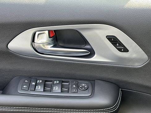 New 2026 Chrysler Pacifica Limited w/ S Appearance Package FWD image 11