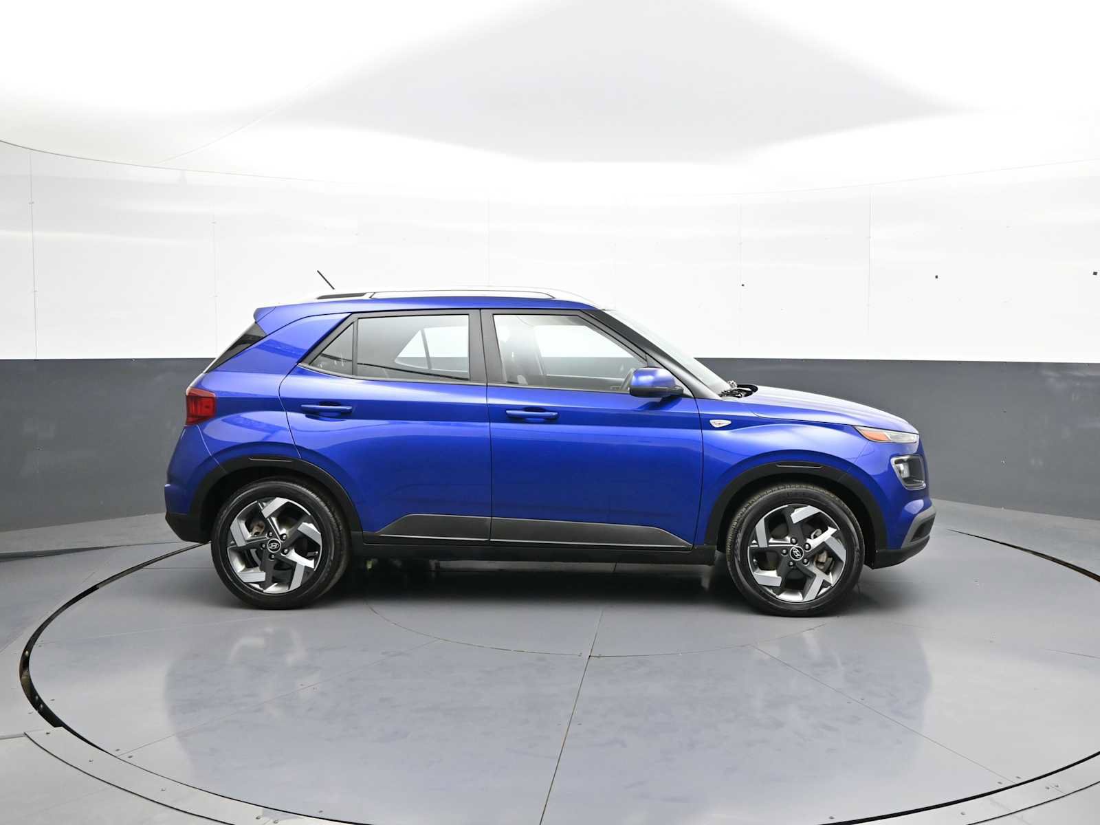 Certified 2023 Hyundai Venue SEL w/ Cargo Package FWD image 5