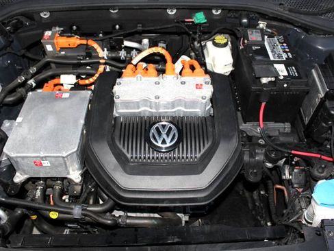 Used 2016 Volkswagen e-Golf SE image 34