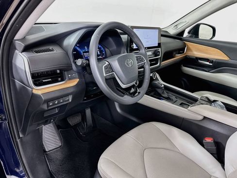 Certified 2026 Toyota Grand Highlander AWD Hybrid image 9