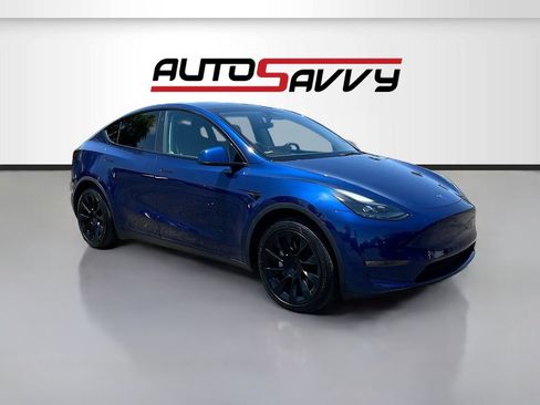Used 2023 Tesla Model Y Long Range AWD/4WD image 1