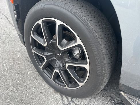 Used 2023 Chevrolet Suburban RST w/ Sport Performance Package image 9