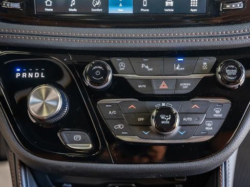 New 2026 Chrysler Pacifica Pinnacle image 23