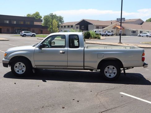 Used 2002 Toyota Tacoma 2WD Xtracab w/ SR5 Pkg w/ Chrome Pkg image 9