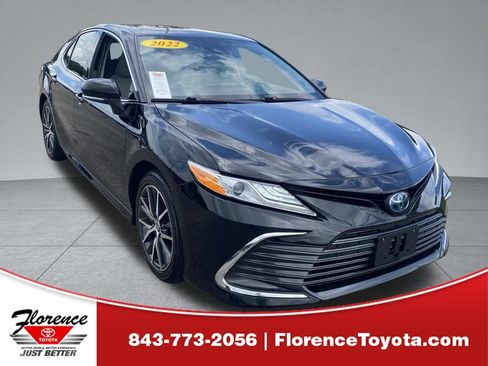 Used 2022 Toyota Camry XLE w/ Navigation Upgrade Package FWD image 1