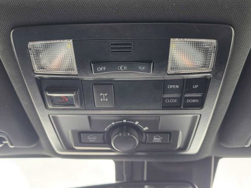 Used 2021 Toyota Tacoma TRD Off-Road w/ TRD Premium Off Road Package AWD/4WD image 32