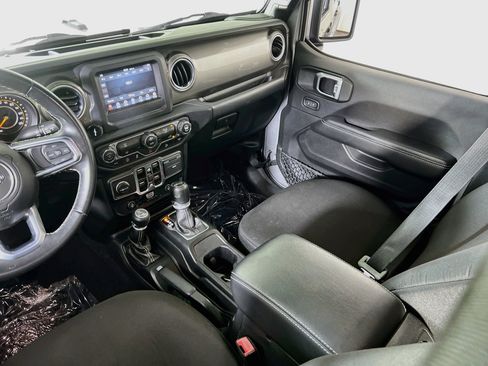 Used 2020 Jeep Wrangler Unlimited Sahara w/ LED Lighting Group AWD/4WD image 21