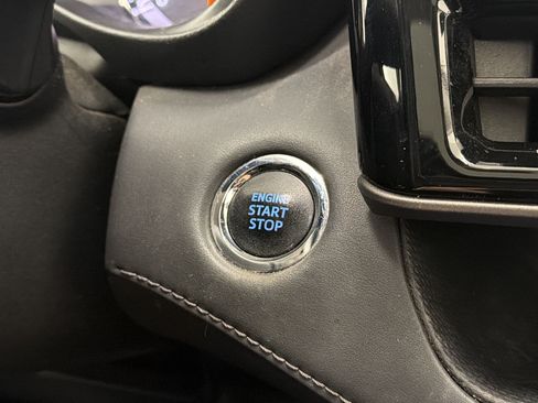 Used 2022 Toyota Highlander XLE FWD image 15