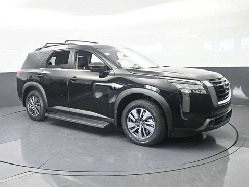 Used 2024 Nissan Pathfinder SV FWD image 8