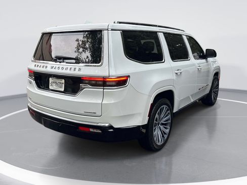 Used 2023 Jeep Grand Wagoneer Series III AWD/4WD image 8