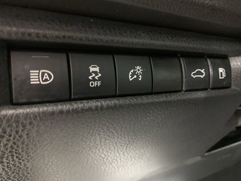 Used 2025 Toyota Camry SE image 18