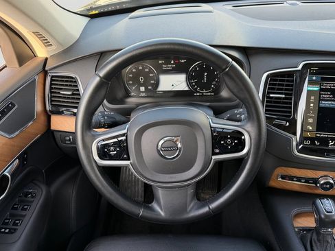 Used 2021 Volvo XC90 T6 Momentum AWD/4WD image 18