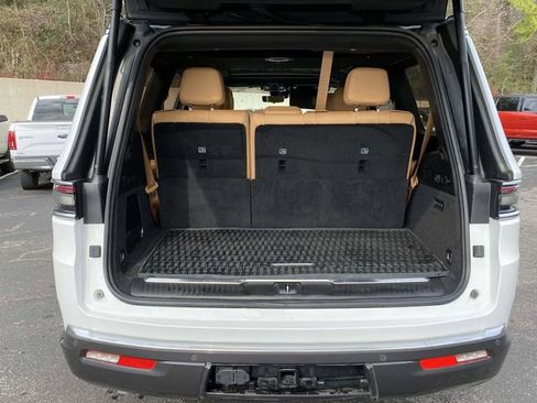 Used 2022 Jeep Grand Wagoneer Series III image 12