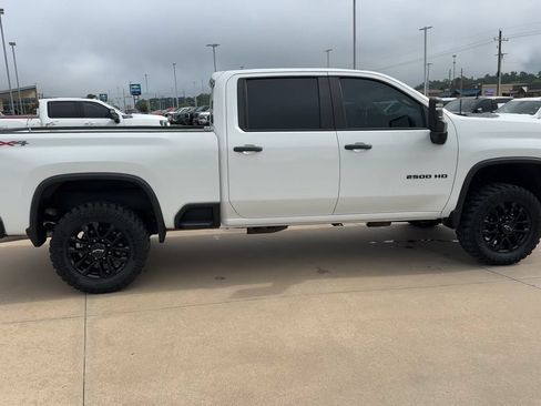 Used 2023 Chevrolet Silverado 2500 Custom w/ Custom Convenience Package AWD/4WD image 2