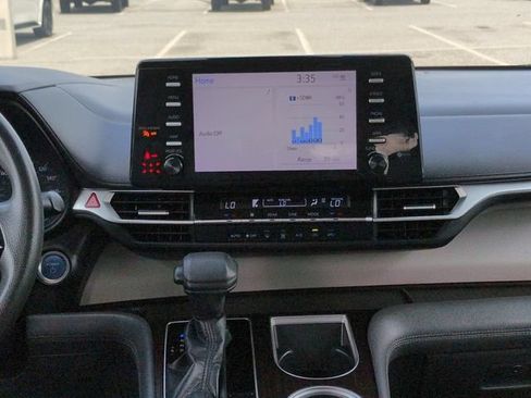Certified 2022 Toyota Sienna LE AWD/4WD image 18