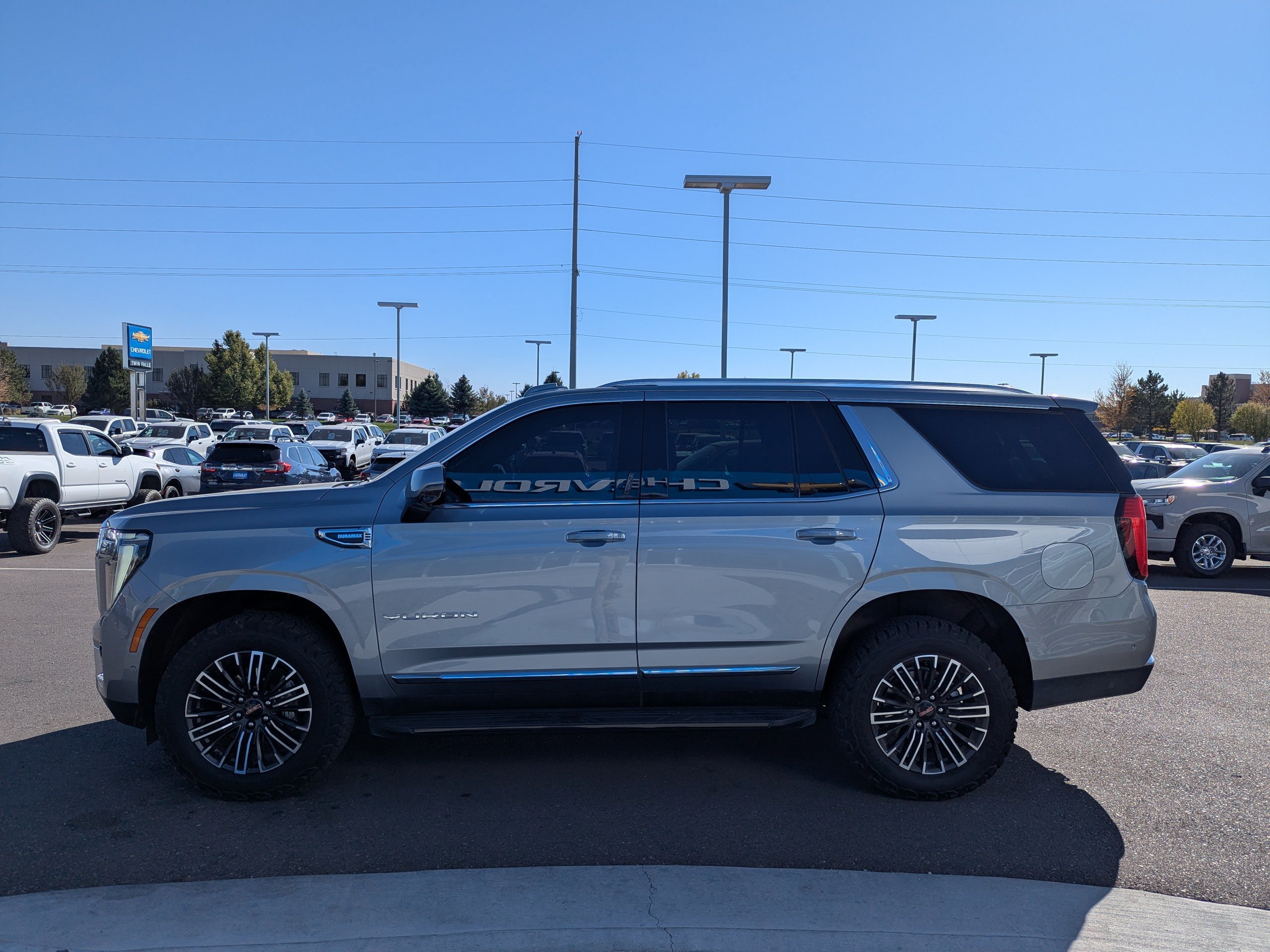 Used 2025 GMC Yukon Elevation AWD/4WD image 9