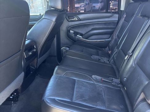 Used 2018 Chevrolet Suburban LT image 17
