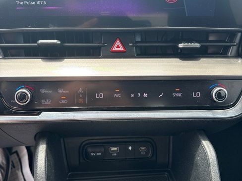 Used 2024 Kia Sportage EX AWD/4WD image 18