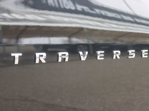 Used 2022 Chevrolet Traverse LT image 13