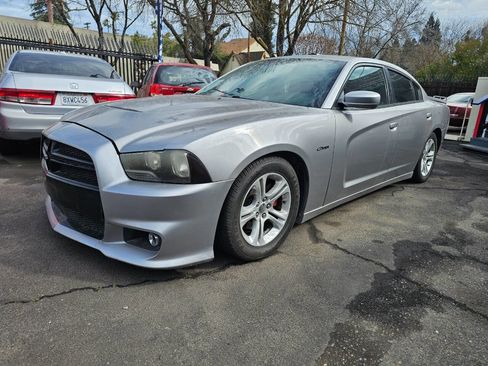 Used 2013 Dodge Charger SXT image 1
