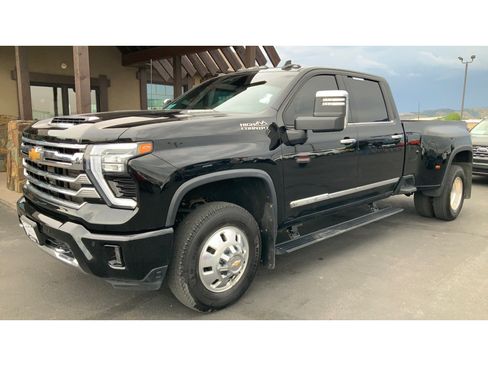 Used 2024 Chevrolet Silverado 3500 High Country w/ High Country Premium Package AWD/4WD image 2