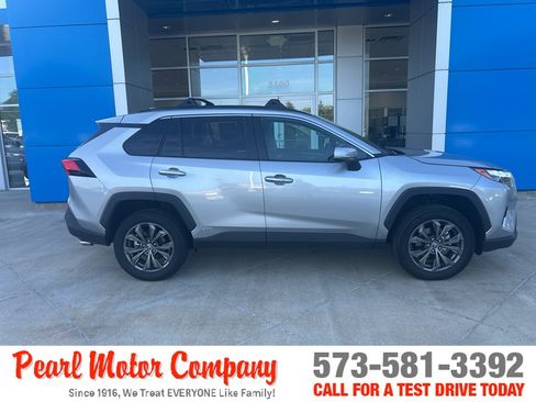 Used 2025 Toyota RAV4 Limited w/ Advanced Technology Package AWD/4WD image 3