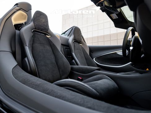 Used 2025 McLaren Artura Spider image 31