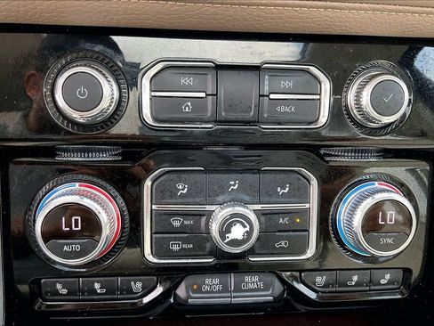 Used 2021 GMC Yukon Denali w/ Denali Premium Package image 32