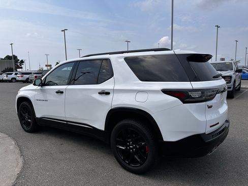 Used 2021 Chevrolet Traverse Premier w/ Redline Edition AWD/4WD image 4