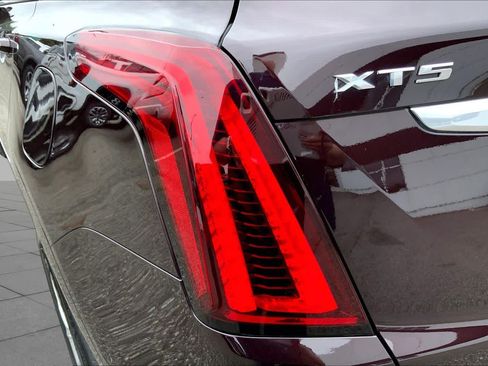 Used 2020 Cadillac XT5 Premium Luxury w/ LPO, Floor Liner Package AWD/4WD image 28