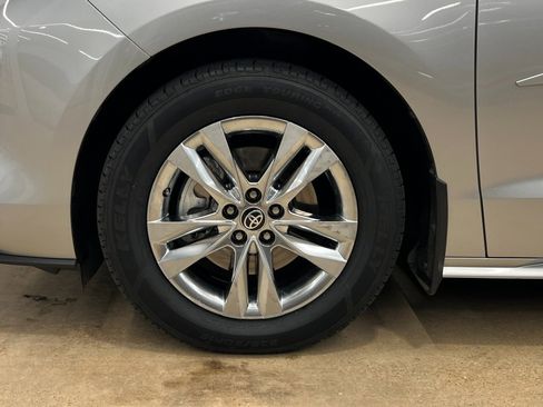 Used 2023 Toyota Sienna XLE image 10