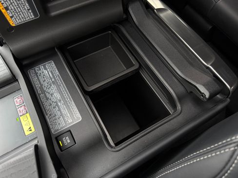 Used 2023 Lexus LX 600 4WD w/ Luxury Package image 43