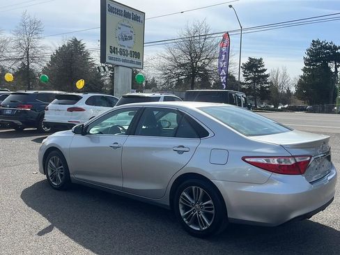 Used 2016 Toyota Camry SE image 5