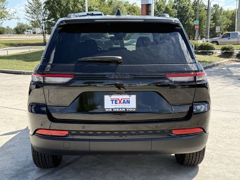New 2025 Jeep Grand Cherokee Altitude image 6