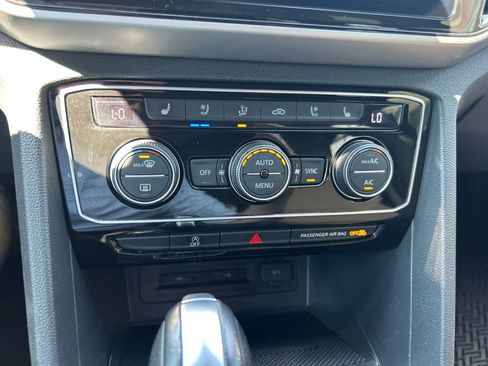 Used 2022 Volkswagen Atlas Cross Sport SEL Premium R-Line image 30