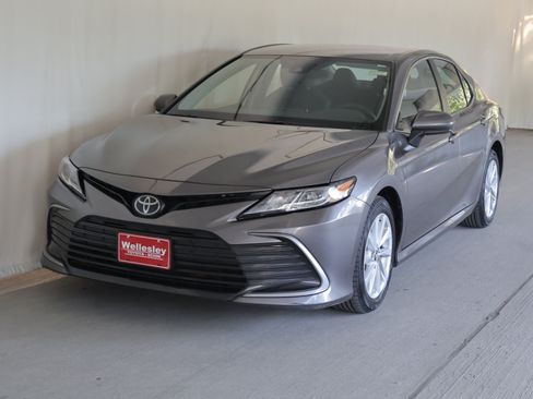 Used 2024 Toyota Camry LE AWD/4WD image 22