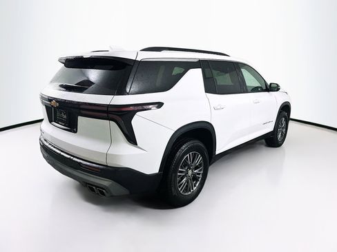 Used 2025 Chevrolet Traverse LT image 9