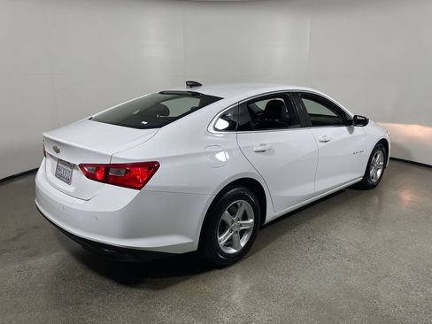 Used 2024 Chevrolet Malibu LS FWD image 3