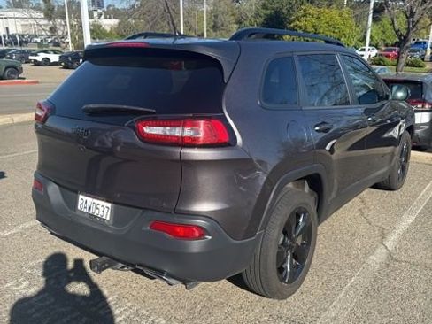 Used 2018 Jeep Cherokee Latitude w/ Altitude Package image 3