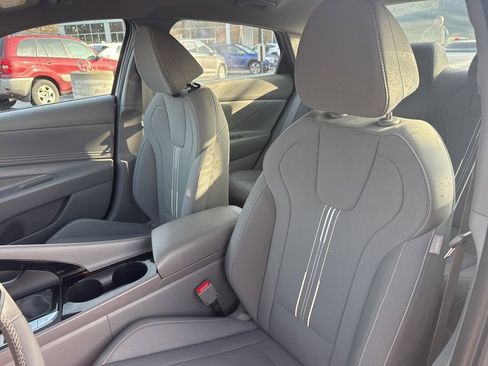 Used 2023 Hyundai Elantra SEL w/ Convenience Package image 20