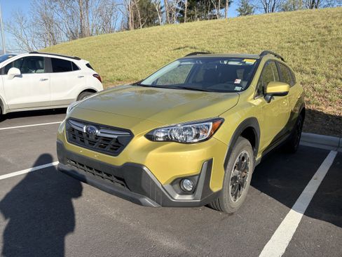 Used 2021 Subaru Crosstrek 2.0i Premium image 3