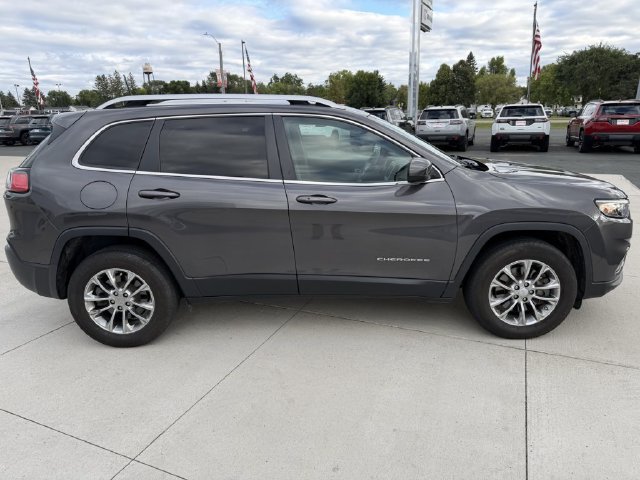 Used 2019 Jeep Cherokee Latitude Plus w/ Comfort/Convenience Group AWD/4WD image 9