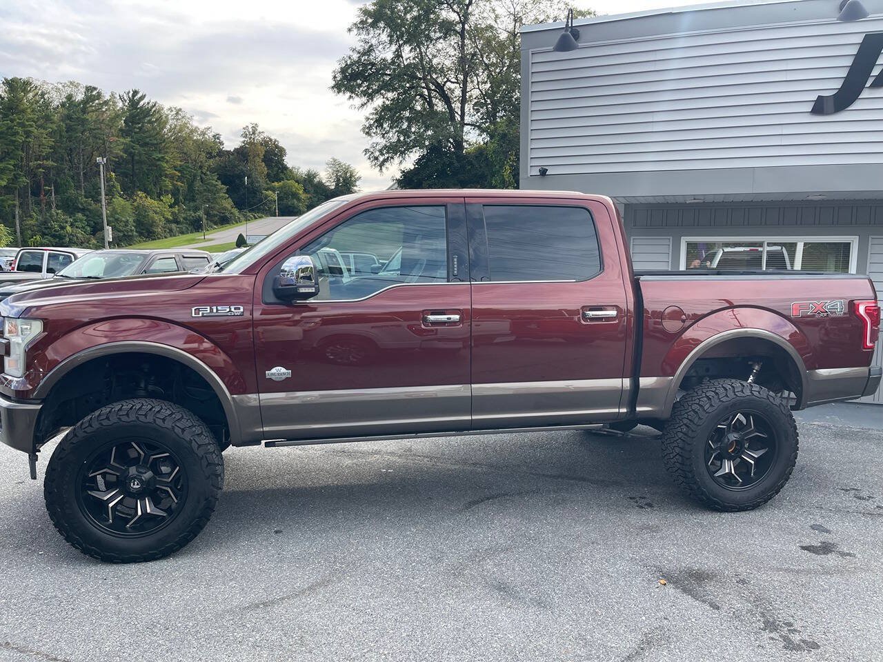 Used 2017 Ford F150 King Ranch w/ Equipment Group 601A Luxury AWD/4WD image 5