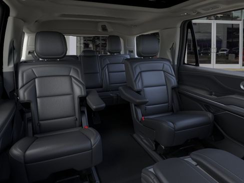 New 2026 Lincoln Navigator Reserve AWD/4WD image 11